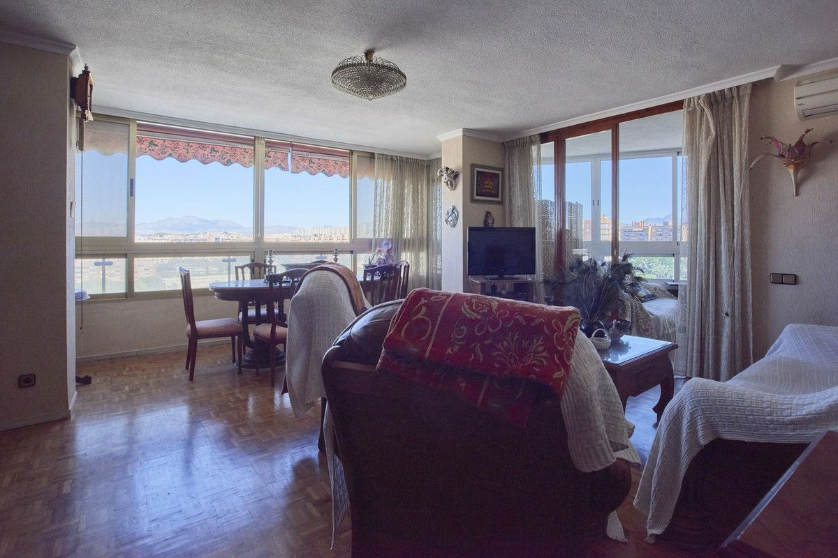4-bedroom Apartment In Alicante, Spain (170 M²)