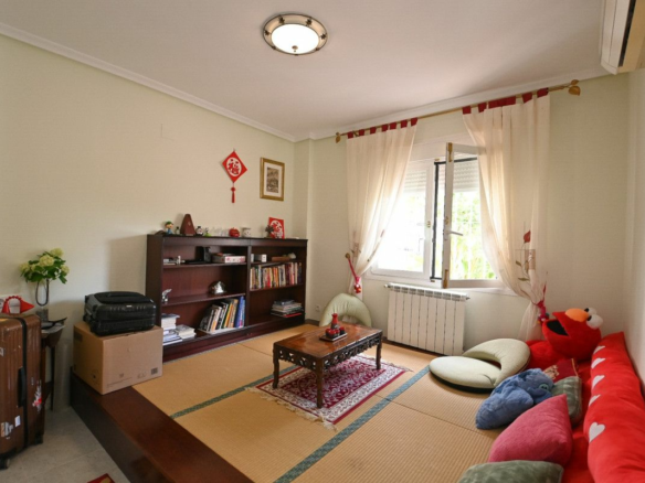 4-bedroom Villa In Torrevieja, Spain (234 M²)