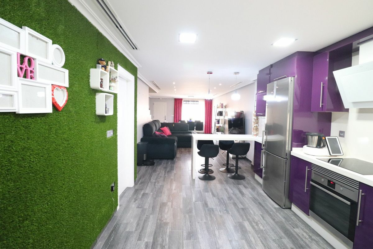 3-bedroom House In Redovan, Spain (241 M²)