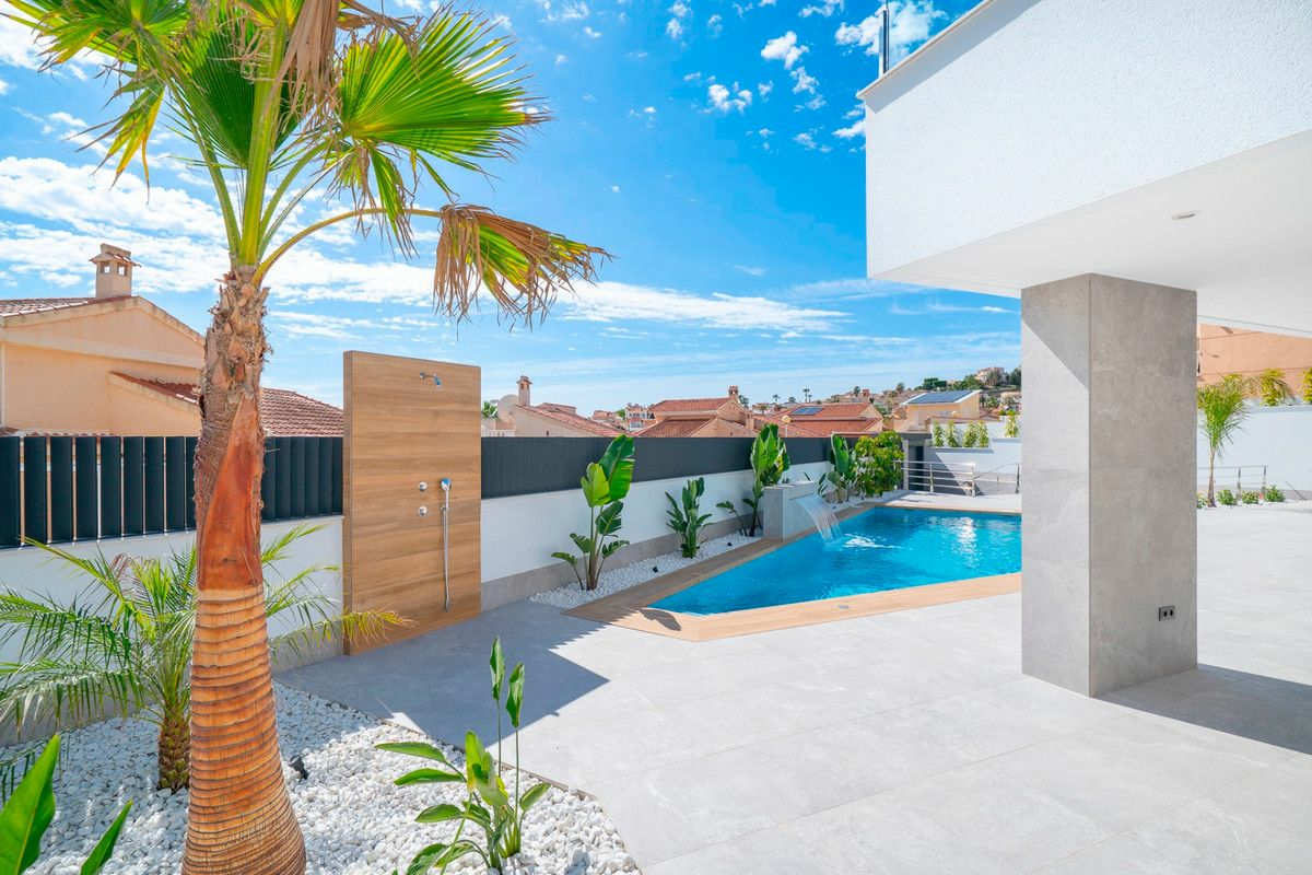 4-bedroom Villa In Rojales, Spain (203 M²)
