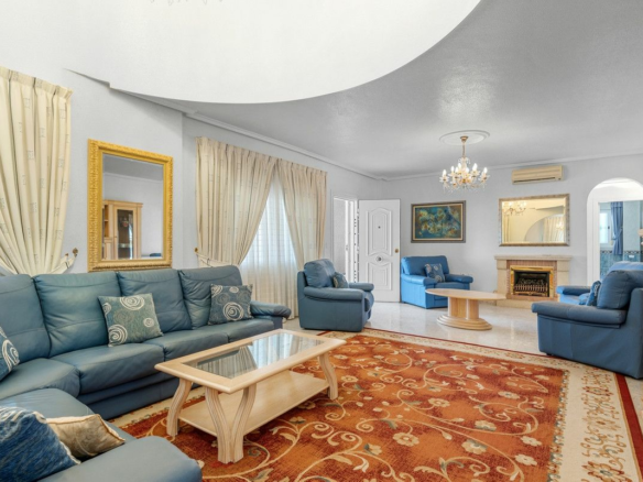 7-bedroom Villa In Rojales, Spain (179 M²)