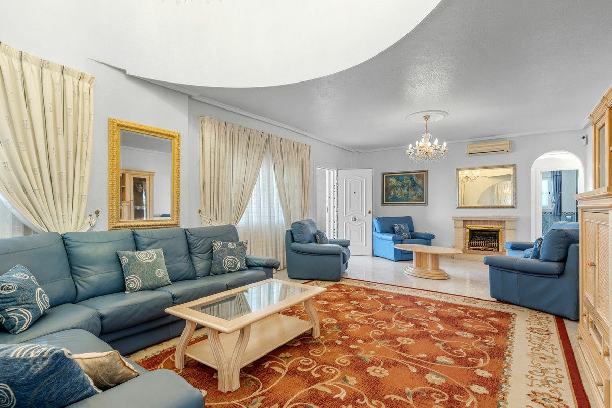 7-bedroom Villa In Rojales, Spain (179 M²)