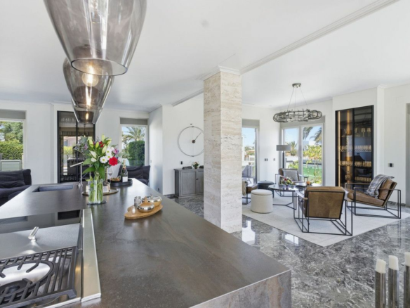 6-bedroom Villa In Orihuela Costa, Spain (442 M²)