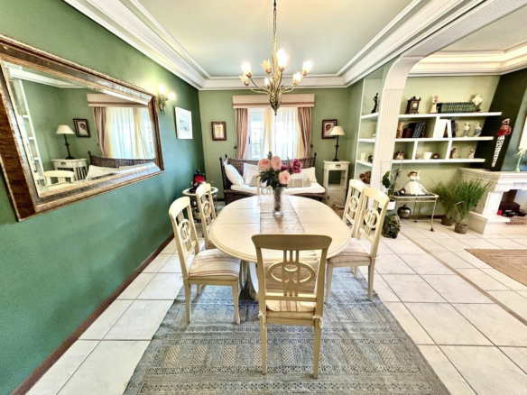 6-bedroom Villa In Torrevieja, Spain (440 M²)