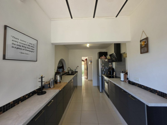 5-bedroom Villa In Algorfa, Spain (217 M²)