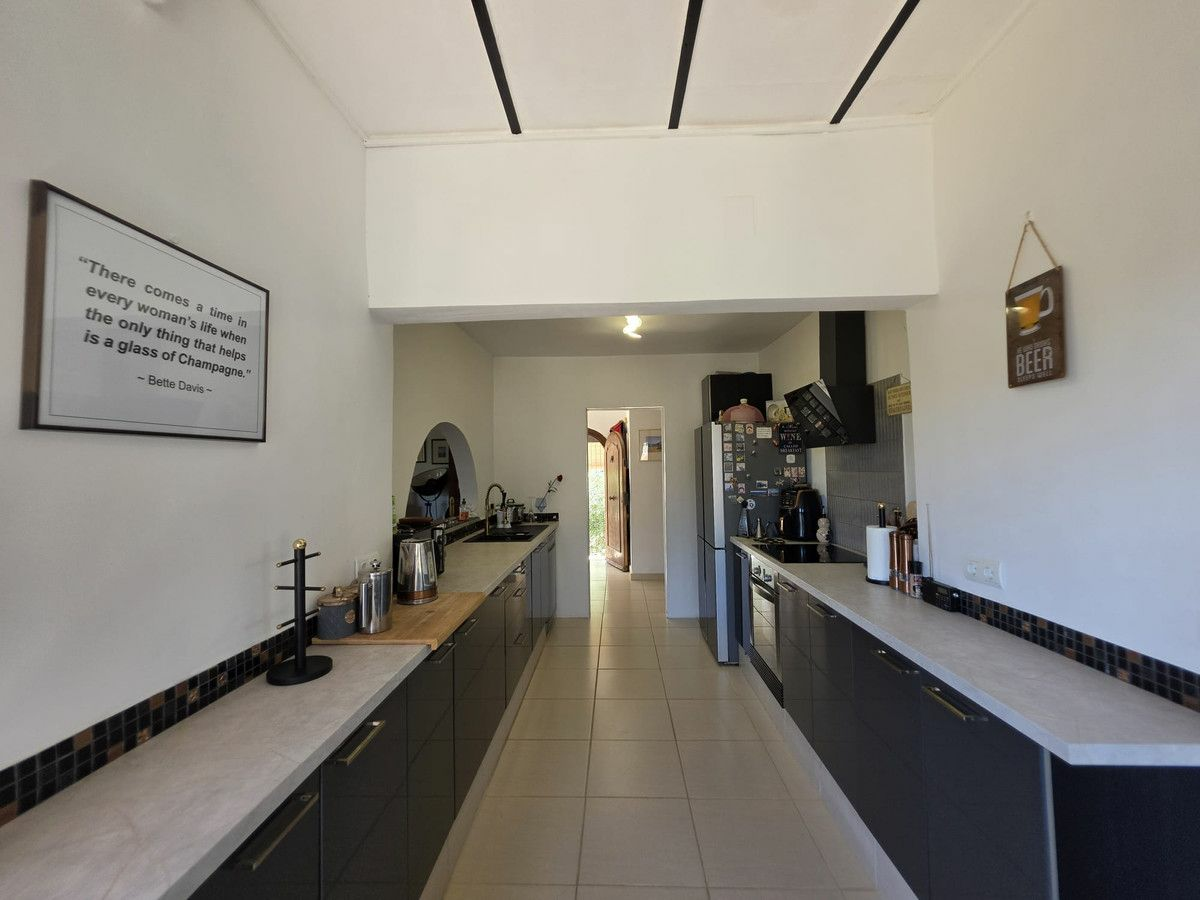 5-bedroom Villa In Algorfa, Spain (217 M²)