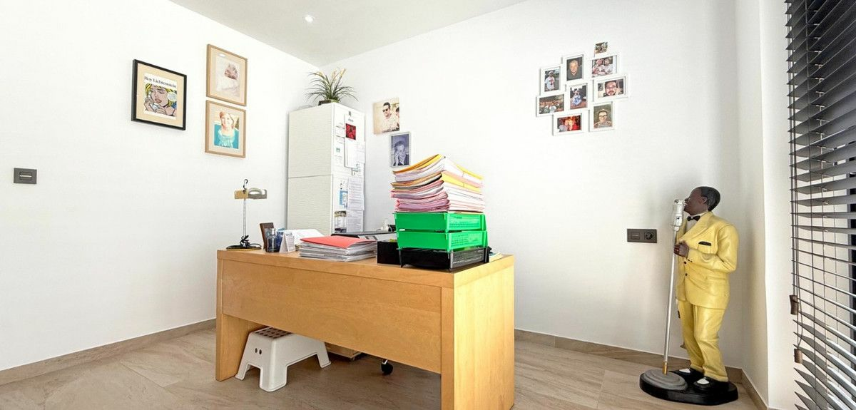 3-bedroom Villa In Orihuela Costa, Spain (190 M²)