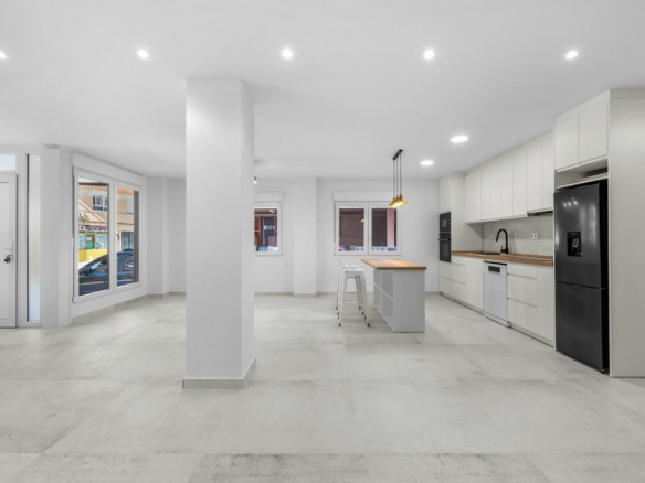 3-bedroom Apartment In Torrevieja, Spain (171 M²)