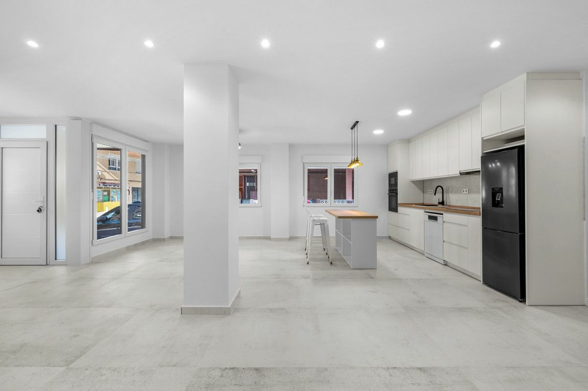 3-bedroom Apartment In Torrevieja, Spain (171 M²)