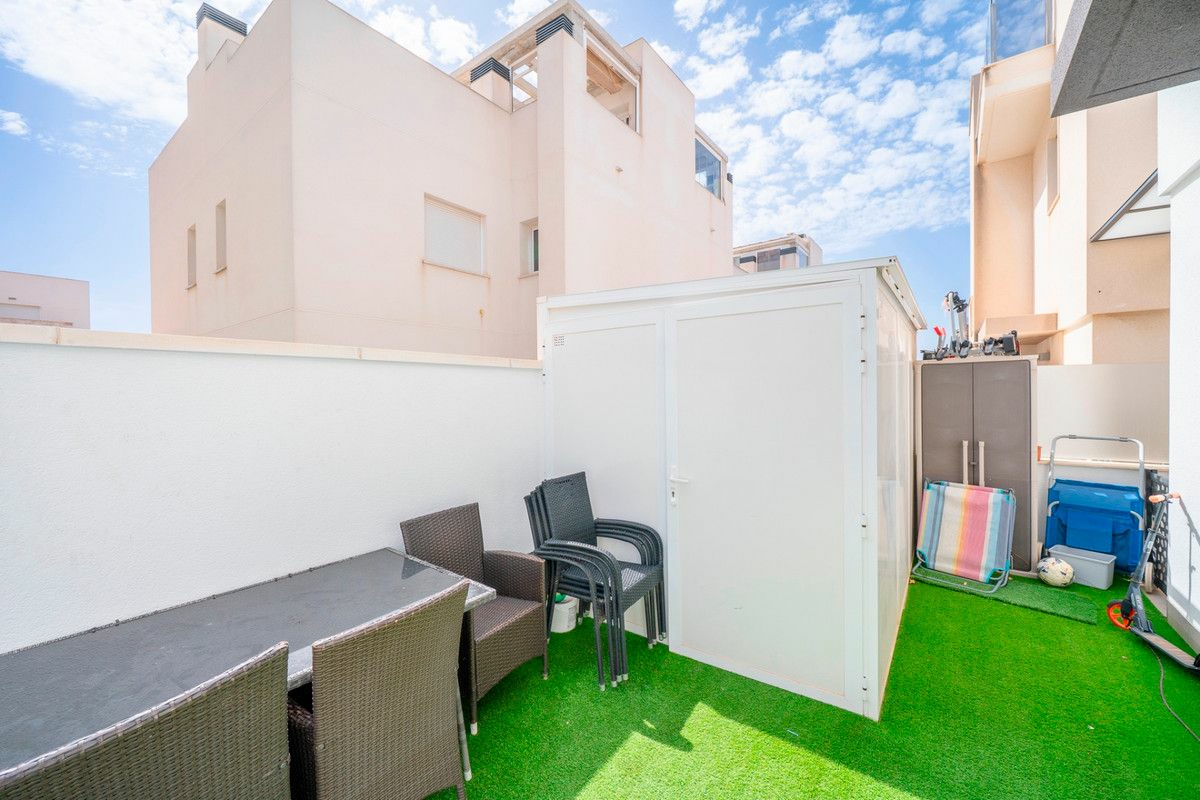 5-bedroom Villa In Torrevieja, Spain (194 M²)