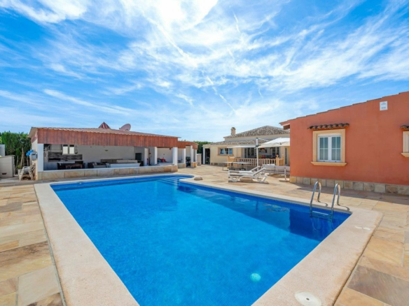 6-bedroom Country House In Almoradi, Spain (300 M²)