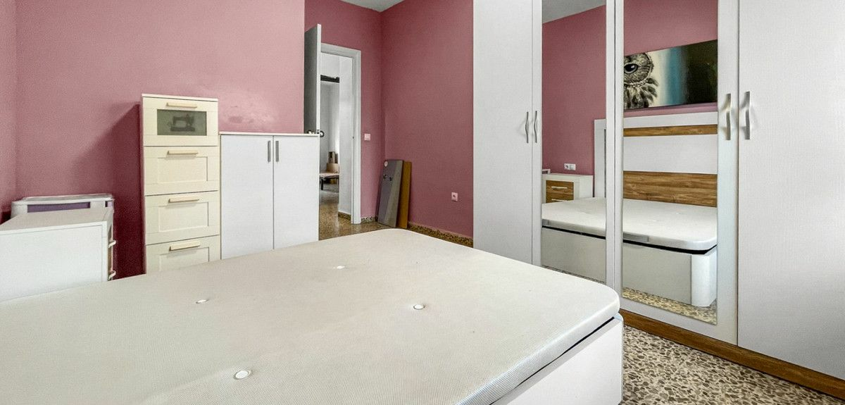 4-bedroom Apartment In Guardamar Del Segura, Spain (137 M²)
