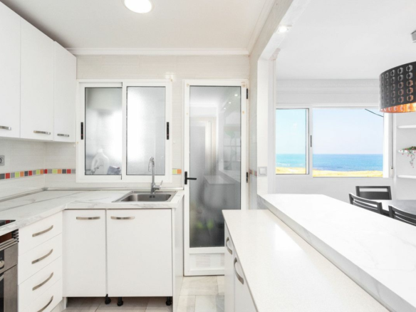 3-bedroom Apartment In Torrevieja, Spain (80 M²)