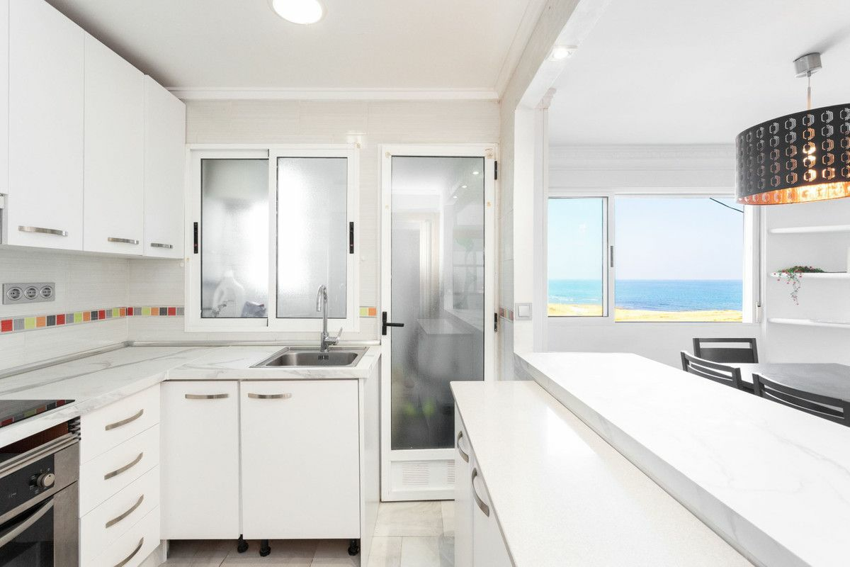 3-bedroom Apartment In Torrevieja, Spain (80 M²)