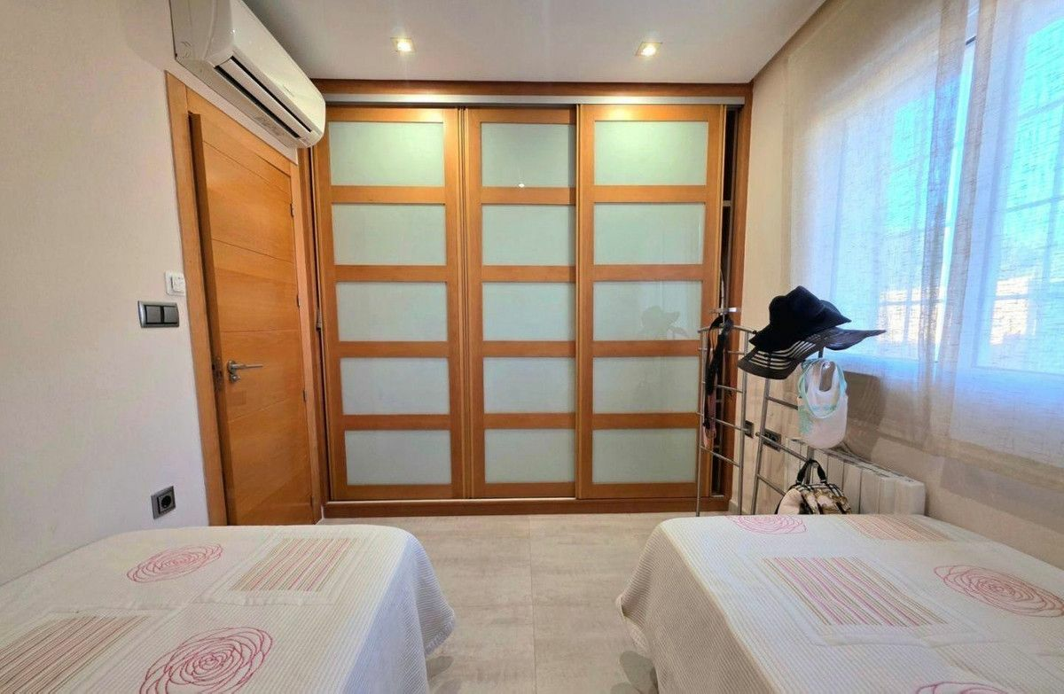 5-bedroom Villa In Orihuela Costa, Spain (265 M²)