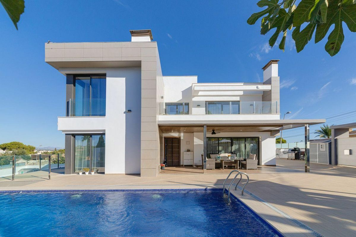 3-bedroom Villa In Orihuela Costa, Spain (461 M²)