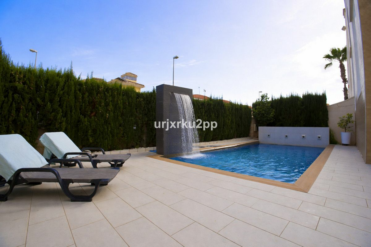 3-bedroom House In Orihuela Costa, Spain (100 M²)