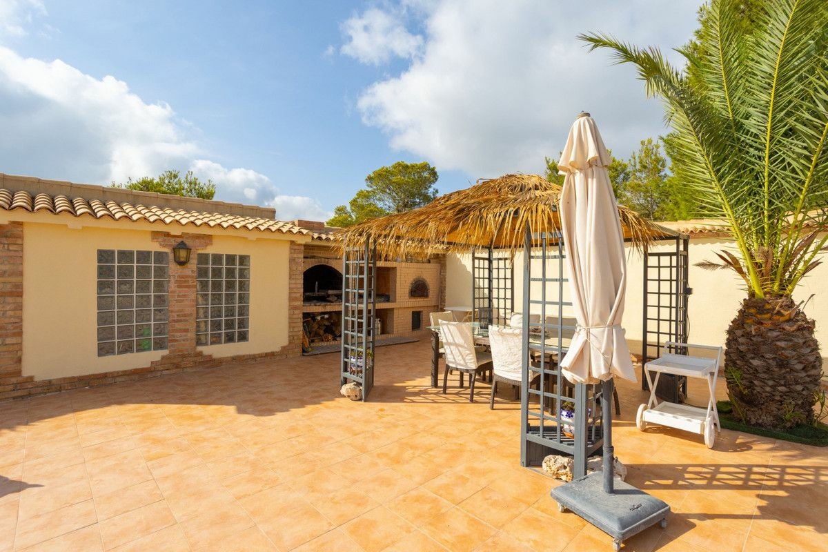 4-bedroom Villa In Orihuela Costa, Spain (271 M²)