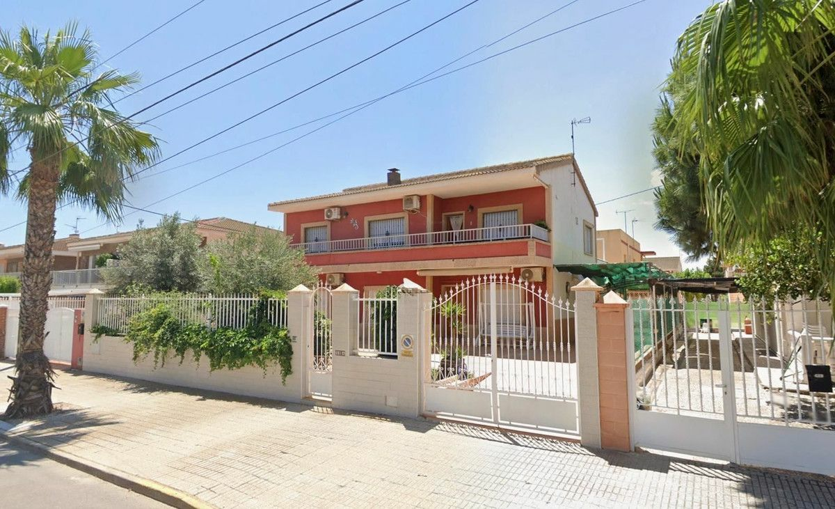 4-bedroom Apartment In Los Alcázares, Spain (145 M²)