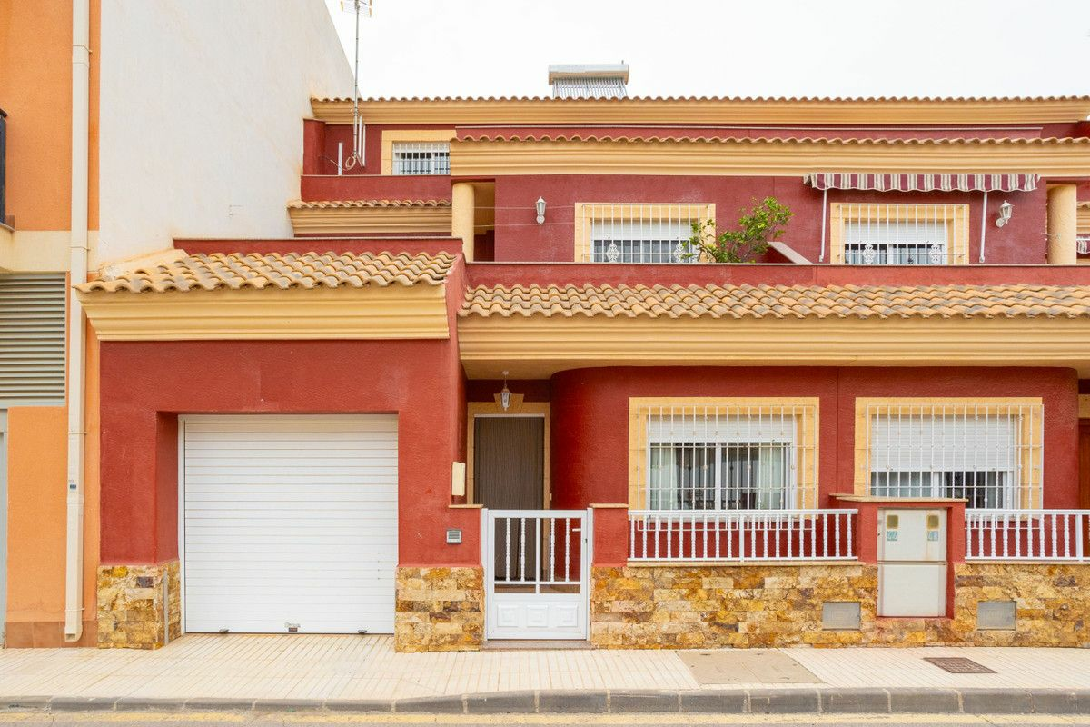4-bedroom House In Los Alcázares, Spain (178 M²)