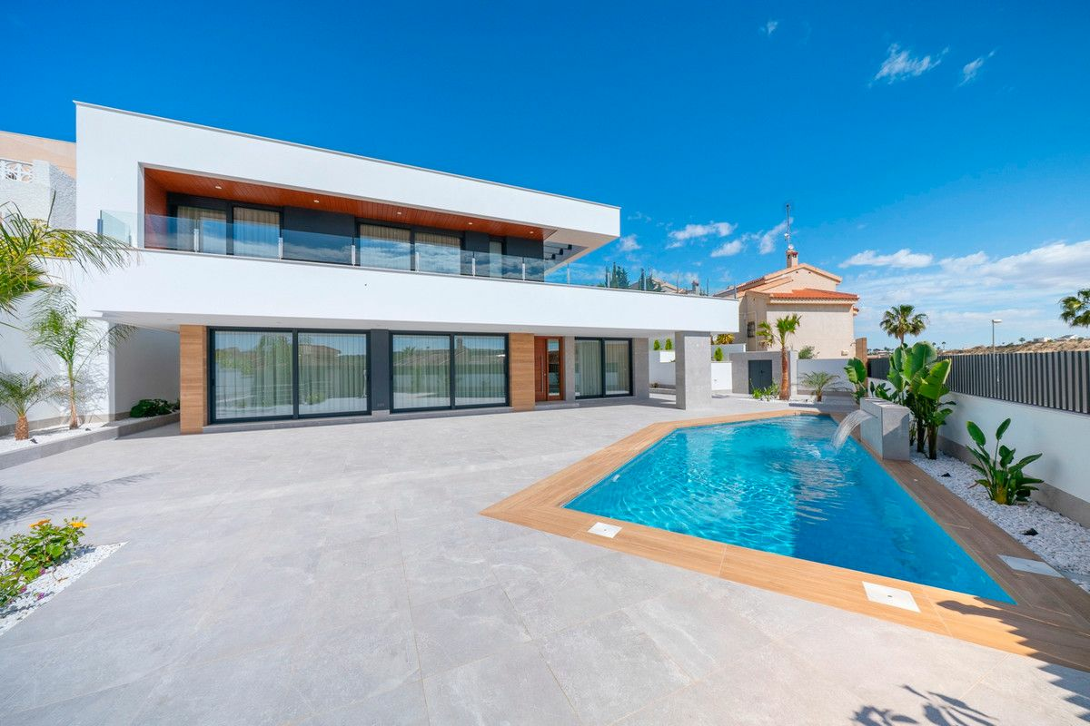 4-bedroom Villa In Rojales, Spain (203 M²)