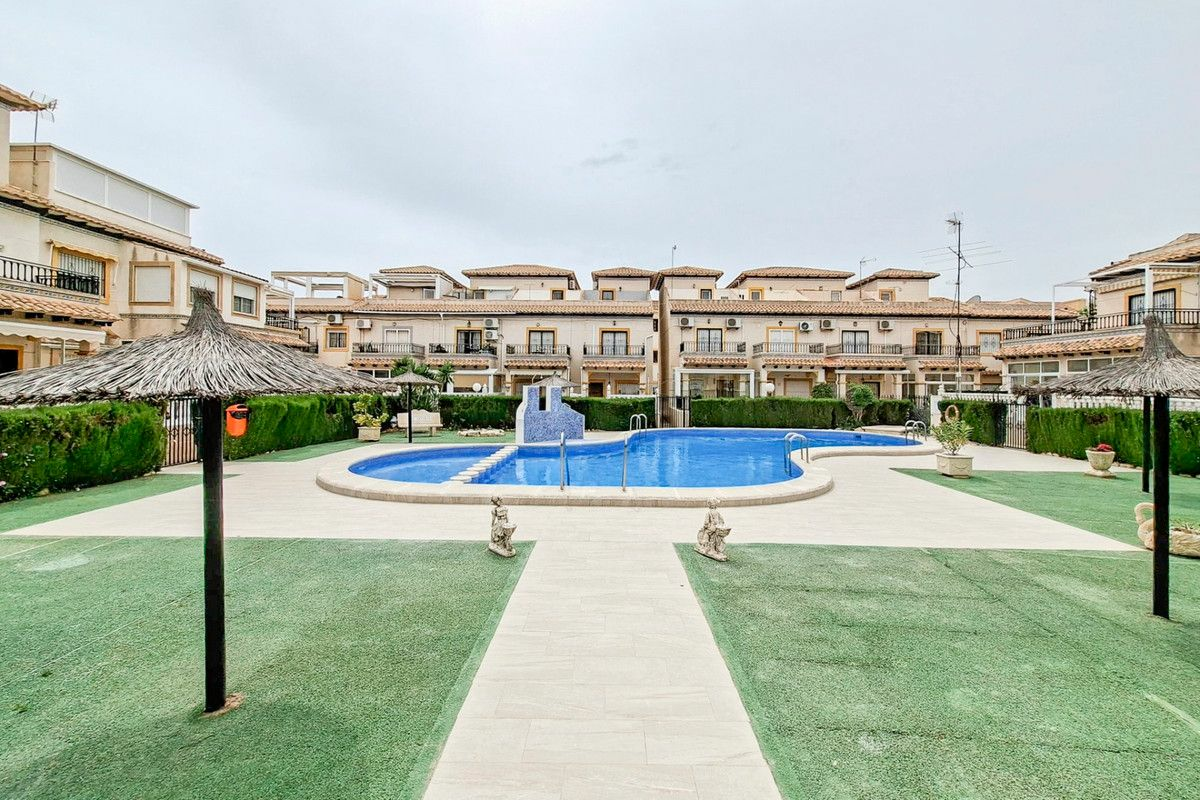 2-bedroom Villa In Torrevieja, Spain (51 M²)