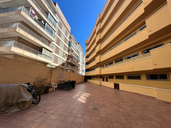 3-bedroom Apartment In Torrevieja, Spain (80 M²)