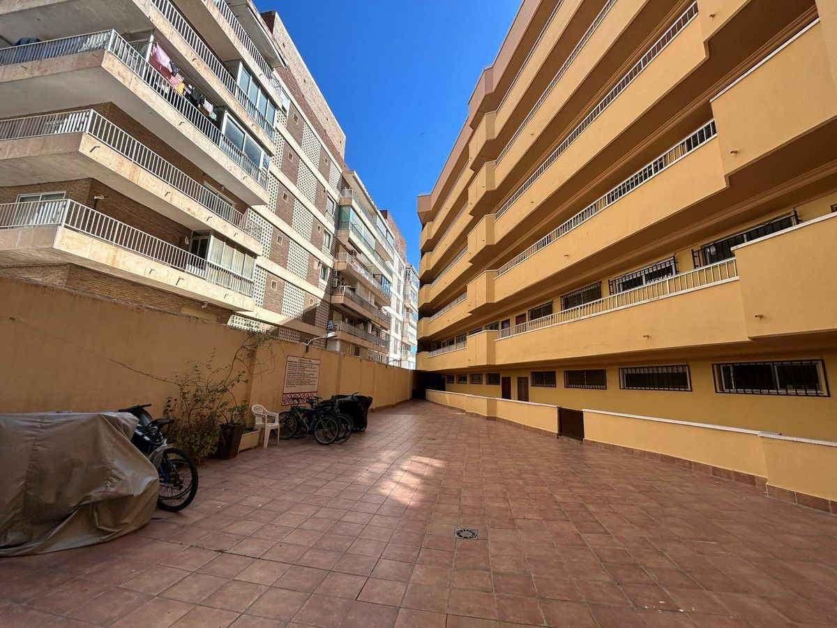 3-bedroom Apartment In Torrevieja, Spain (80 M²)
