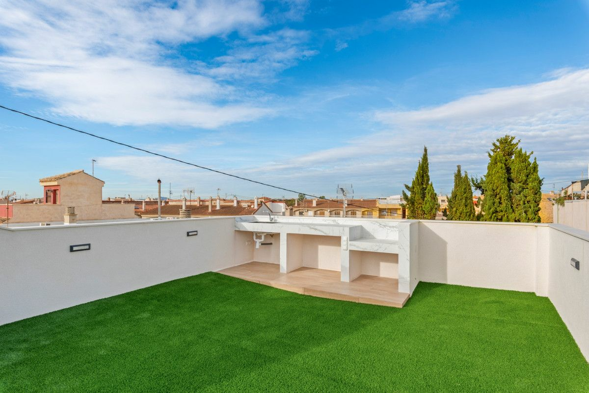 4-bedroom Villa In Pilar De La Horadada, Spain (121 M²)