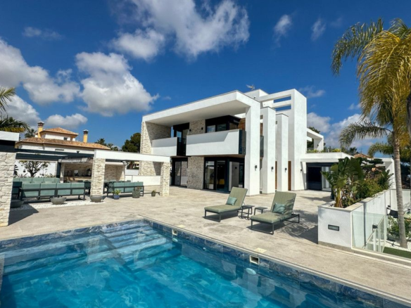 4-bedroom Villa In Orihuela Costa, Spain (527 M²)