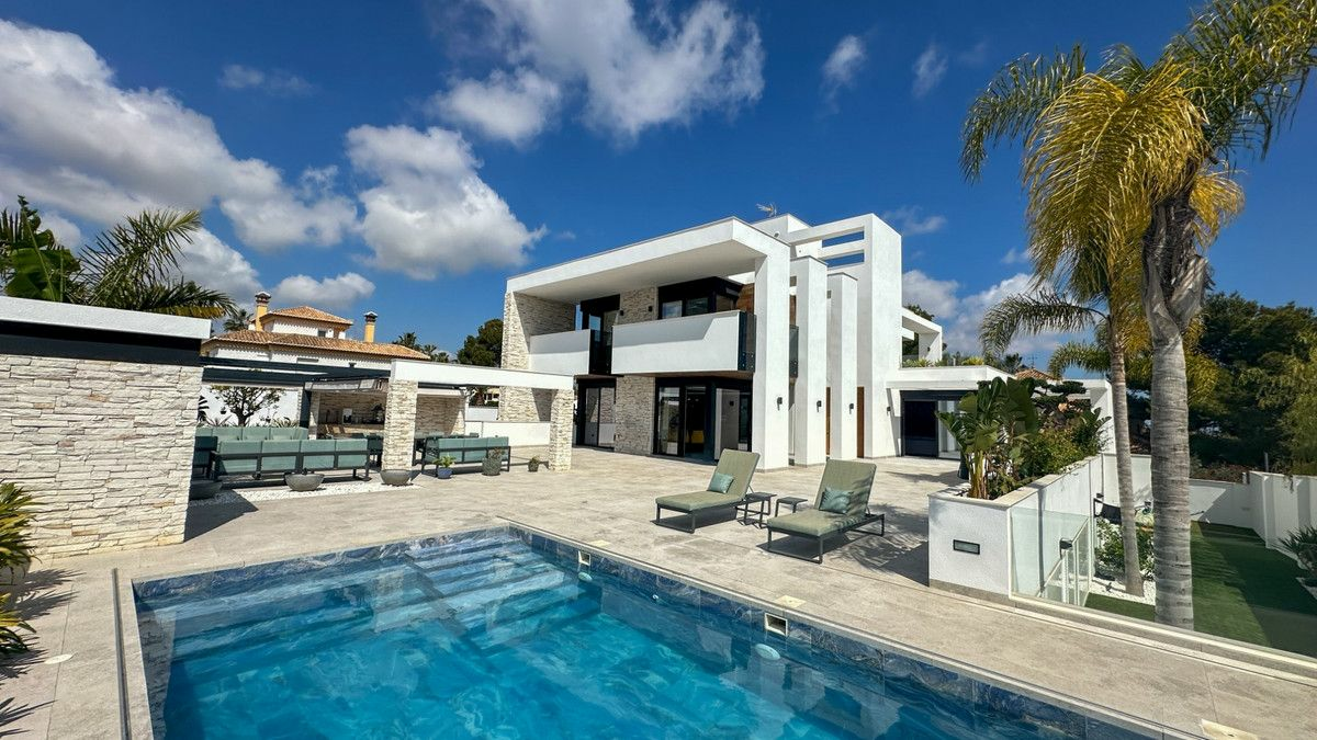 4-bedroom Villa In Orihuela Costa, Spain (527 M²)