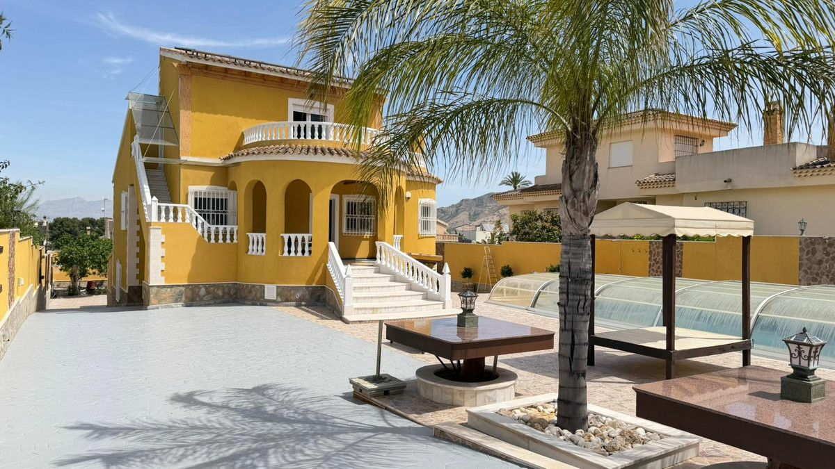 5-bedroom Villa In Orihuela, Spain (201 M²)