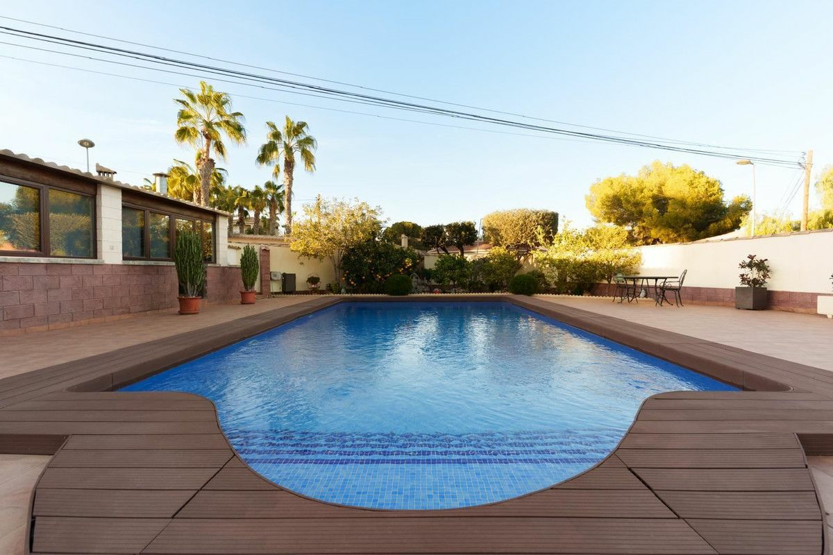 7-bedroom Villa In Orihuela Costa, Spain (284 M²)