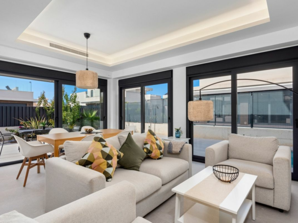 3-bedroom Villa In La Marina, Spain (226 M²)
