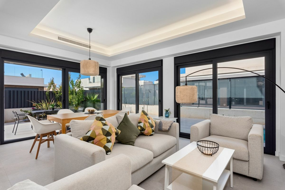 3-bedroom Villa In La Marina, Spain (226 M²)