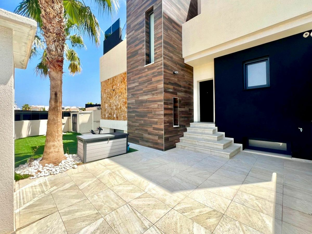 4-bedroom Villa In Orihuela Costa, Spain (271 M²)