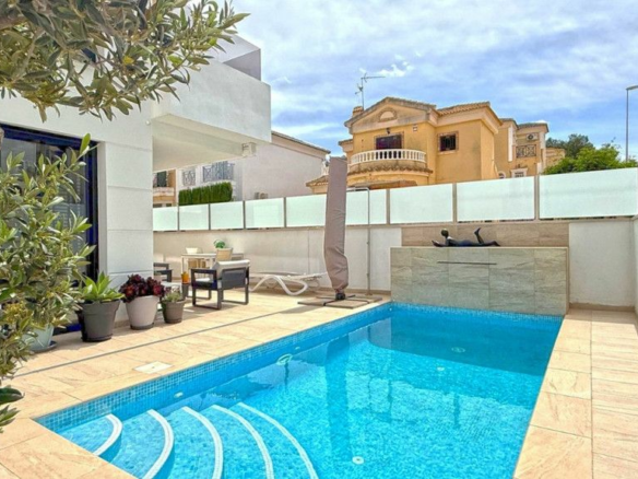 3-bedroom Villa In Orihuela Costa, Spain (190 M²)