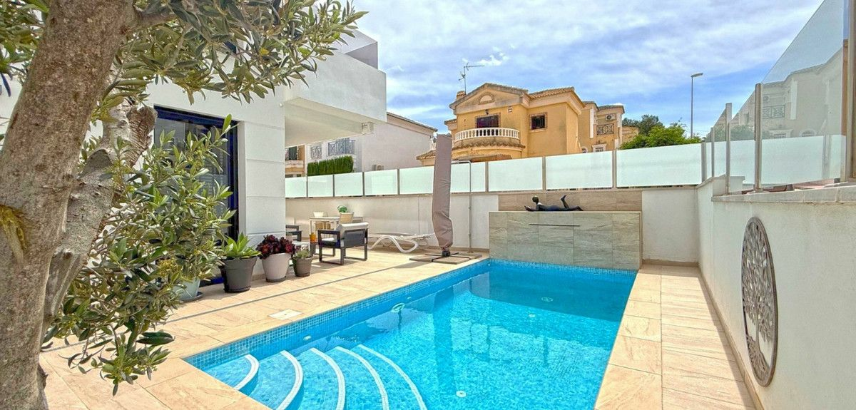 3-bedroom Villa In Orihuela Costa, Spain (190 M²)