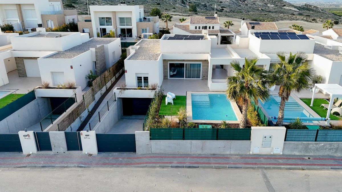 4-bedroom Villa In Algorfa, Spain (362 M²)