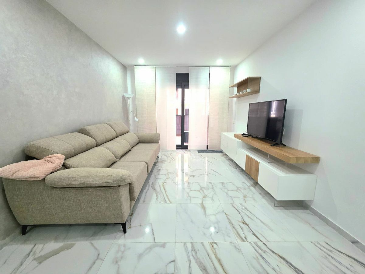 2-bedroom Apartment In Torrevieja, Spain (100 M²)