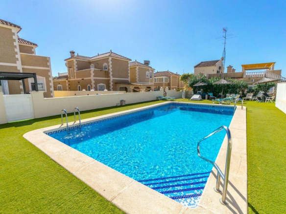 3-bedroom Villa In Torrevieja, Spain (105 M²)