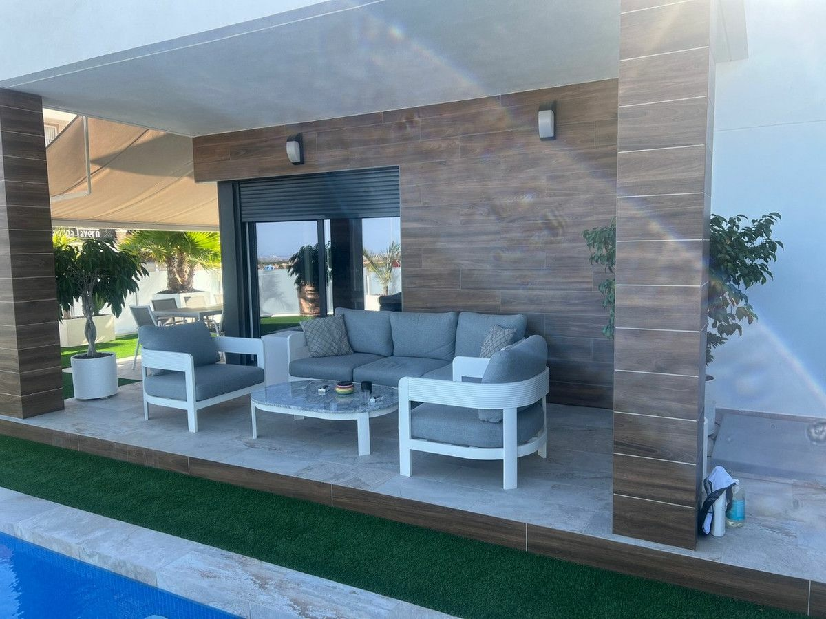 Villa In Los Montesinos