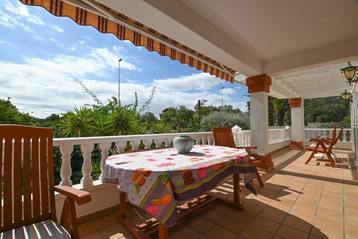 4-bedroom Villa In Torrevieja, Spain (234 M²)