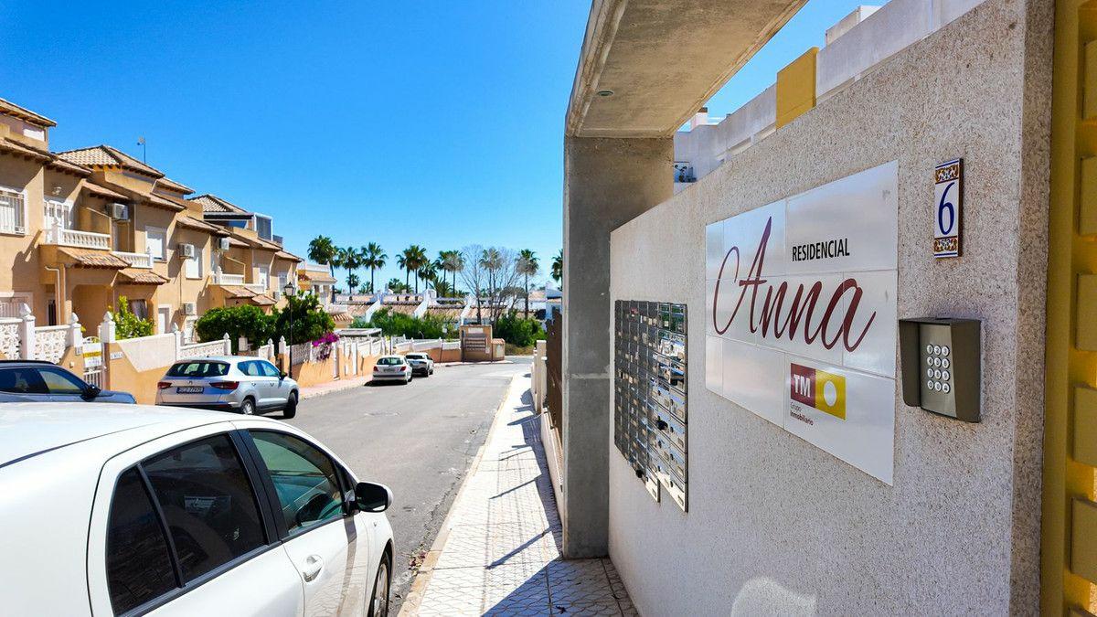 2-bedroom Apartment In Orihuela Costa, Spain (131 M²)