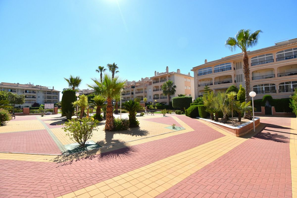 3-bedroom Apartment In Orihuela Costa, Spain (81 M²)