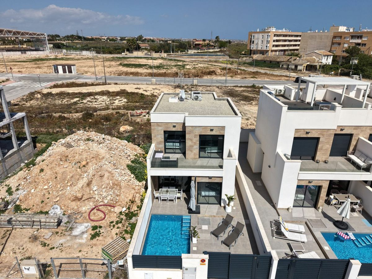 3-bedroom Villa In Los Montesinos, Spain (120 M²)