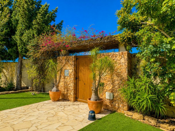 7-bedroom Villa In Orihuela Costa, Spain (450 M²)