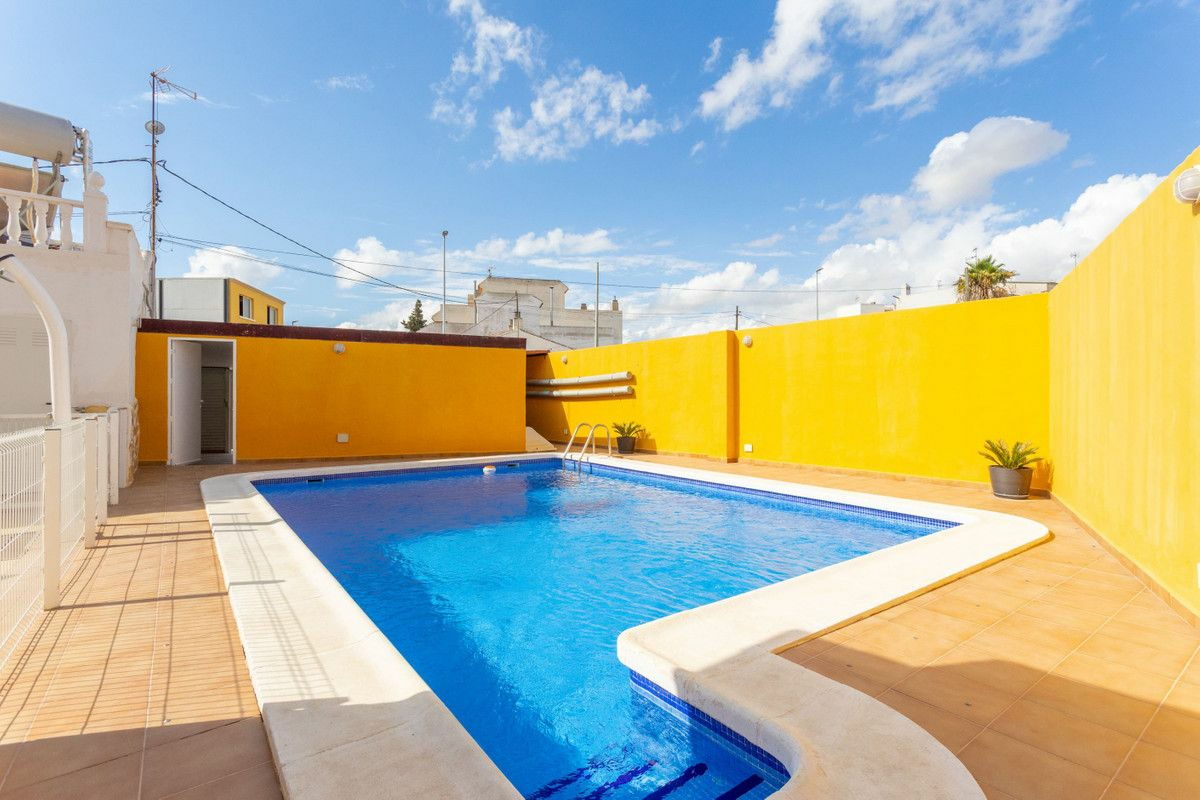 4-bedroom House In Los Montesinos, Spain (152 M²)