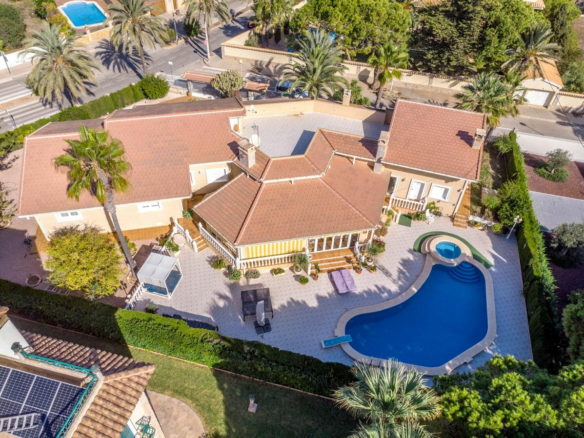 3-bedroom Villa In Cabo Roig, Spain (340 M²)