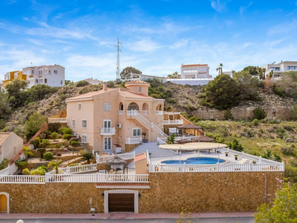 7-bedroom Villa In Rojales, Spain (179 M²)